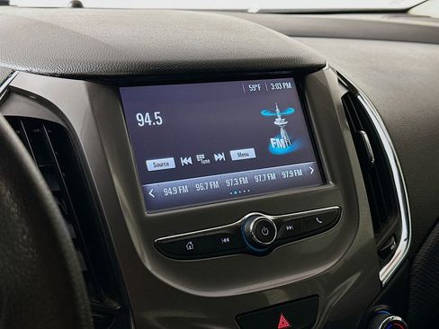 Used 2018 Chevrolet Cruze LT w/ Convenience Package FWD image 19