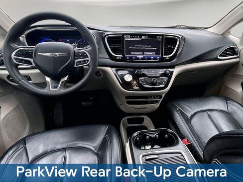 Used 2022 Chrysler Pacifica Touring-L image 8