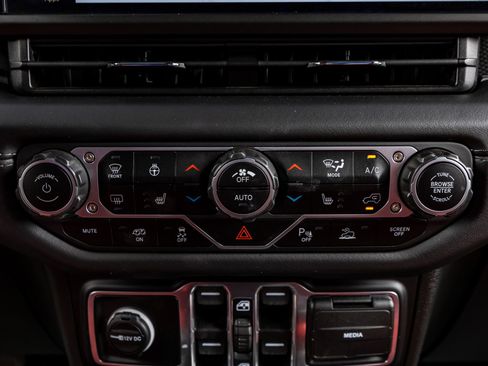 Used 2024 Jeep Wrangler Rubicon 392 image 26