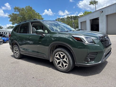 Certified 2024 Subaru Forester Premium AWD/4WD image 1