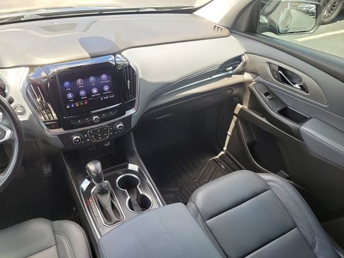 Used 2021 Chevrolet Traverse LT w/ LT Premium Package FWD image 16