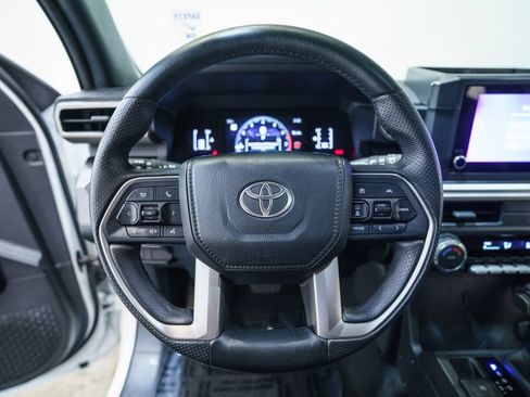 Used 2025 Toyota 4Runner SR5 AWD/4WD image 16