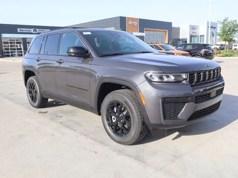 New 2026 Jeep Grand Cherokee Altitude AWD/4WD image 1
