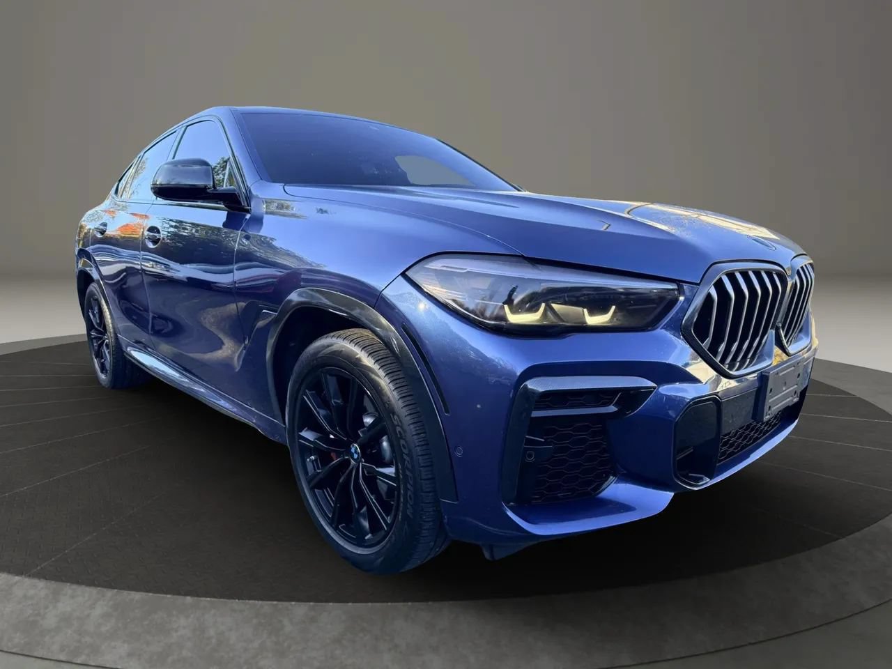 Used 2022 BMW X6 xDrive40i w/ M Sport Package AWD/4WD image 3