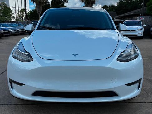 Used 2023 Tesla Model Y Long Range AWD/4WD image 2