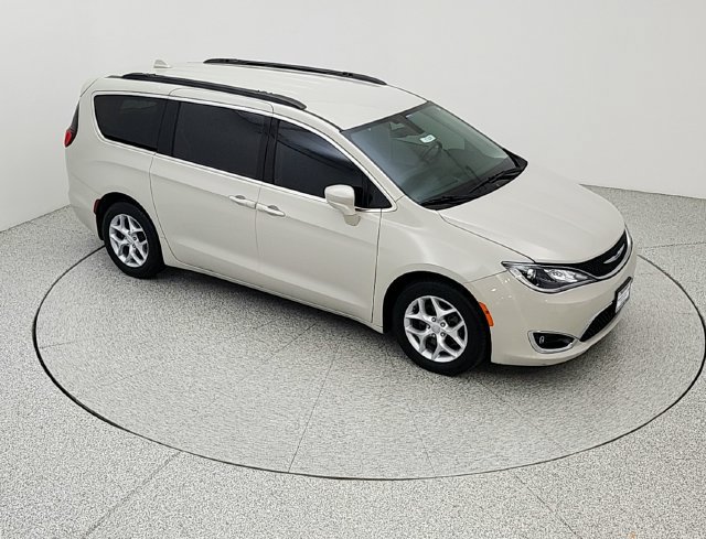 Used 2017 Chrysler Pacifica Touring-L w/ Tire & Wheel Group FWD image 11