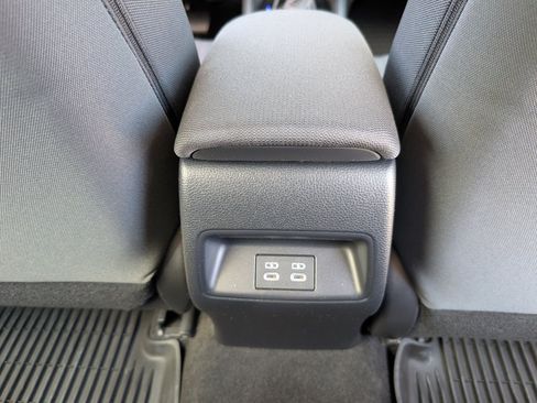 Used 2025 Toyota Corolla LE FWD image 7