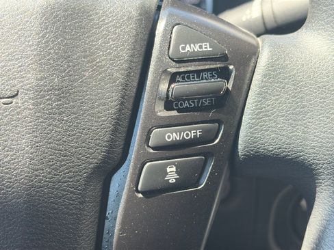 Used 2022 Nissan Frontier SV w/ Technology Package AWD/4WD image 18
