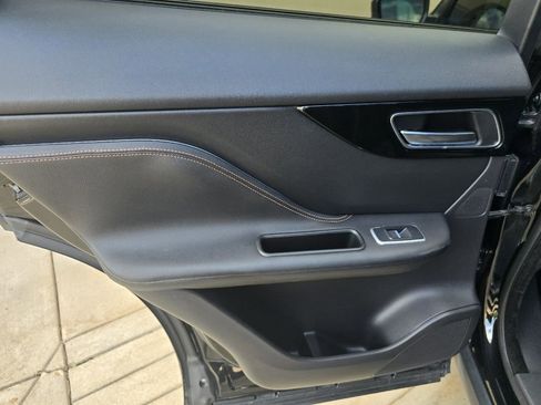 Used 2017 Jaguar F-PACE Prestige image 23