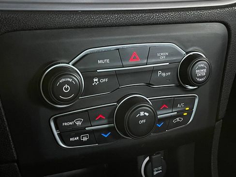 Used 2023 Dodge Charger SXT RWD image 19