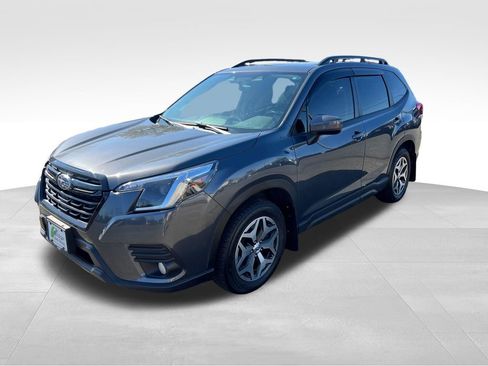 Used 2022 Subaru Forester Premium image 4