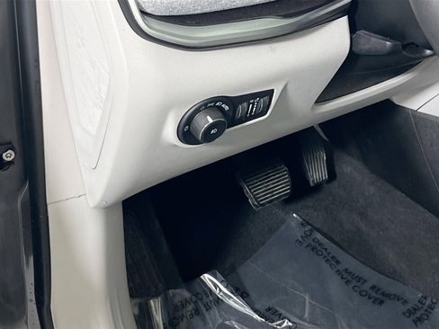 Used 2022 Jeep Compass Latitude image 10