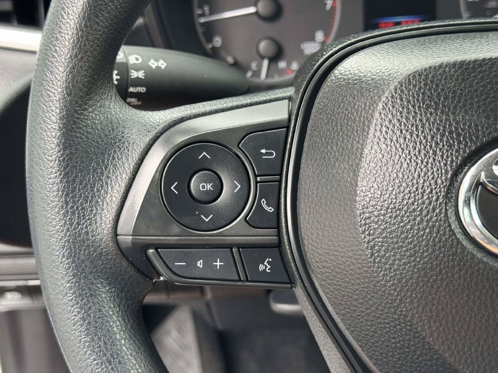 Used 2025 Toyota Corolla LE FWD image 12