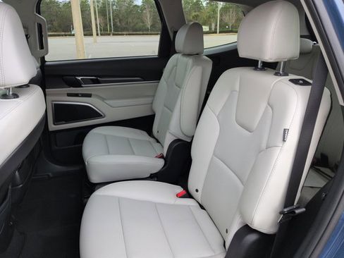Used 2025 Kia Telluride S image 15