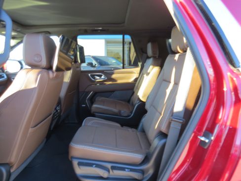 Used 2024 Chevrolet Tahoe High Country w/ Advanced Technology Package image 13