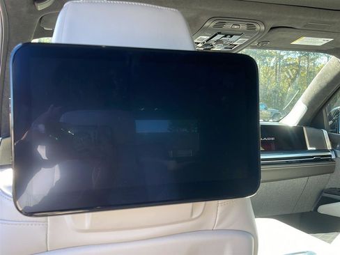 Used 2025 Cadillac Escalade V image 27