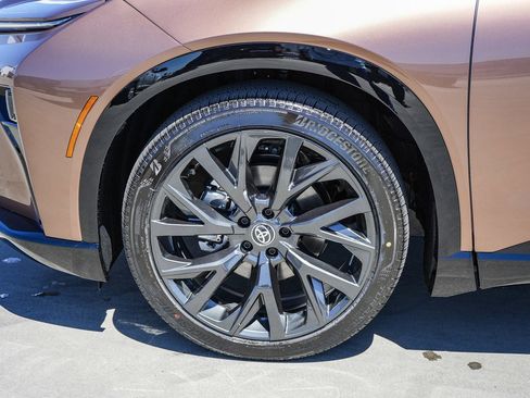 New 2025 Toyota Crown Signia Limited image 12