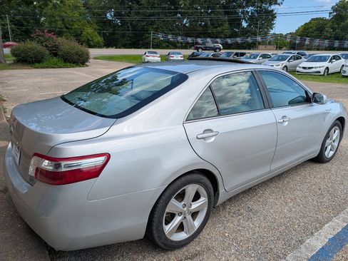 Used 2008 Toyota Camry Hybrid w/ Upgrade Pkg w/ Navigation FWD image 4