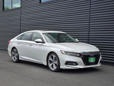 Used 2018 Honda Accord Touring image 8