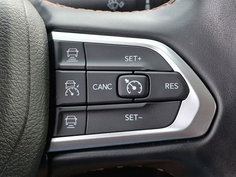 Used 2022 Jeep Compass Limited w/ Sun and Sound Group AWD/4WD image 23