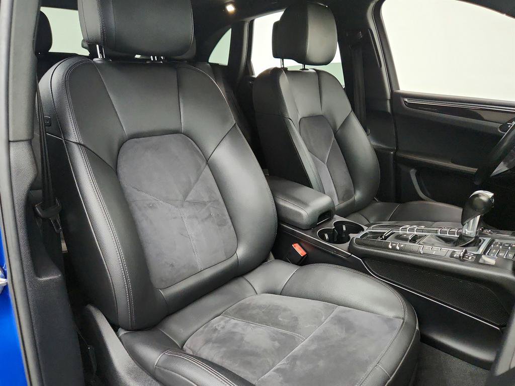 Used 2020 Porsche Macan AWD/4WD image 27