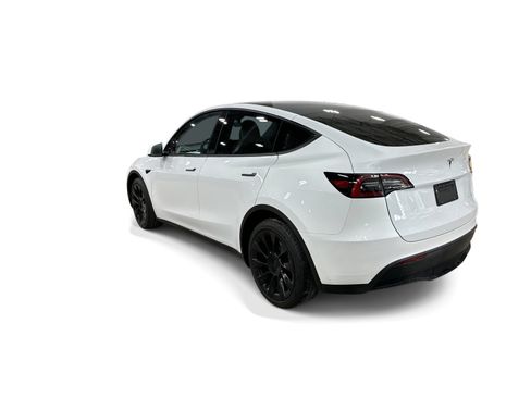 Certified 2023 Tesla Model Y Long Range AWD/4WD image 4