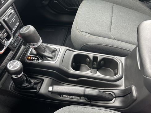 New 2025 Jeep Gladiator Sport image 20