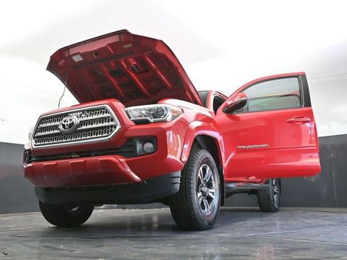 Used 2016 Toyota Tacoma TRD Sport w/ Towing Package RWD image 41