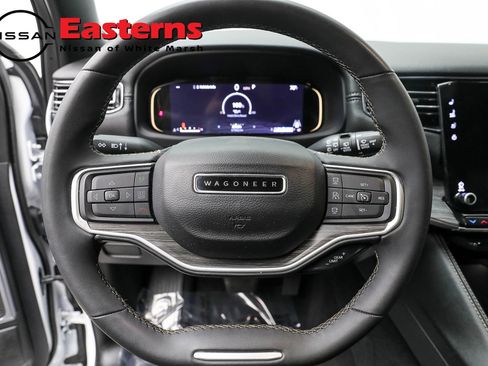 Used 2023 Jeep Wagoneer Series III w/ Preferred Equipment Group image 10