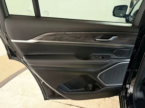 Certified 2025 Jeep Grand Cherokee L Limited w/ Black Appearance Package image 12