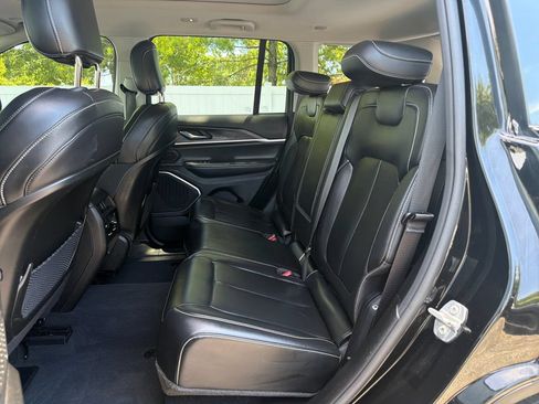 Used 2022 Jeep Grand Cherokee Limited AWD/4WD image 46