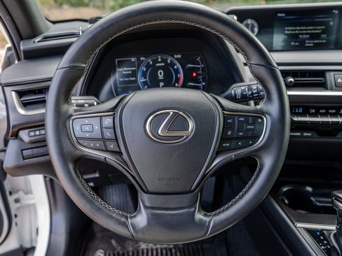 Used 2019 Lexus UX 200 FWD image 15