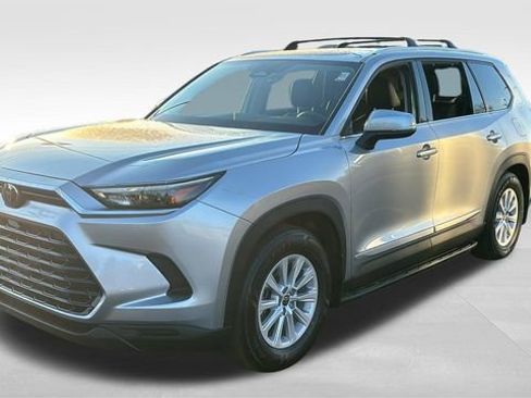 Used 2024 Toyota Grand Highlander AWD Hybrid image 2