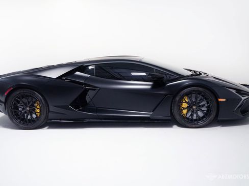 Used 2024 Lamborghini Revuelto AWD/4WD image 4