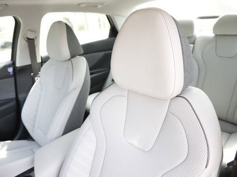 New 2026 Hyundai Elantra Limited FWD image 13