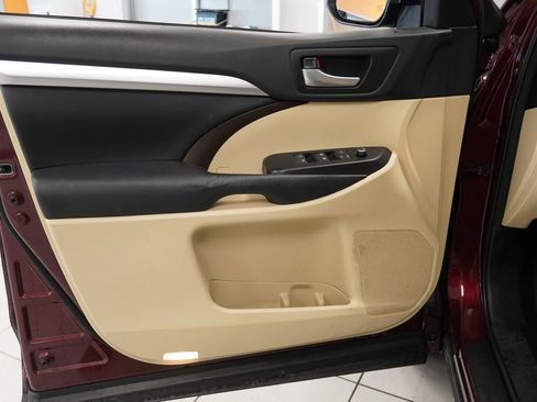Used 2015 Toyota Highlander XLE image 18