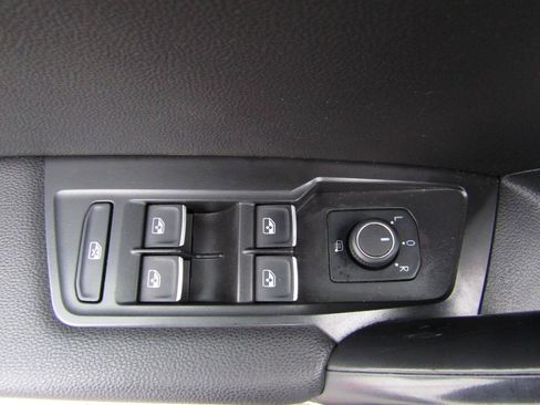 Used 2021 Volkswagen Tiguan SE w/ Panoramic Sunroof Package AWD/4WD image 11