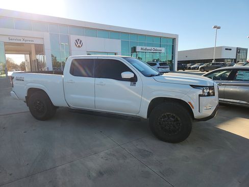 Used 2022 Nissan Frontier SV w/ Technology Package image 8