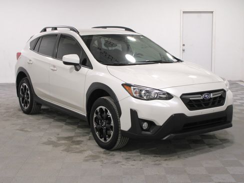 Used 2021 Subaru Crosstrek 2.0i Premium image 1