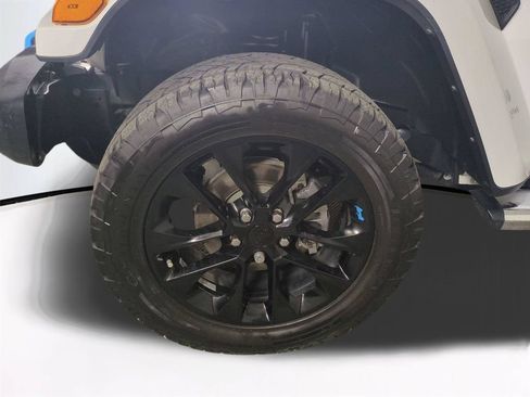 Used 2022 Jeep Wrangler Unlimited Sahara w/ Cold Weather Group AWD/4WD image 11