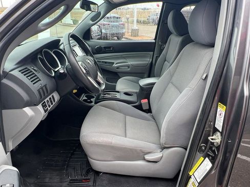 Used 2015 Toyota Tacoma PreRunner image 15