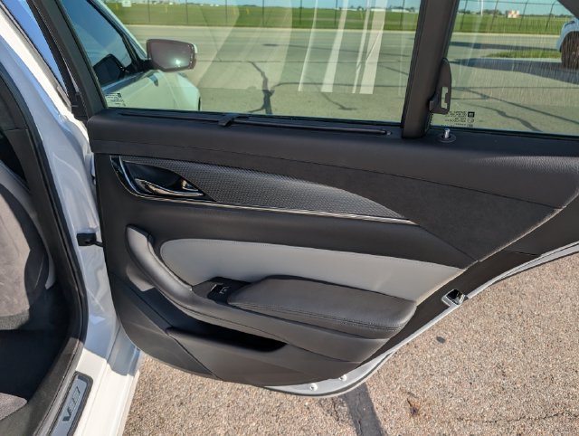 Used 2019 Cadillac CTS V w/ Luxury Package RWD image 7