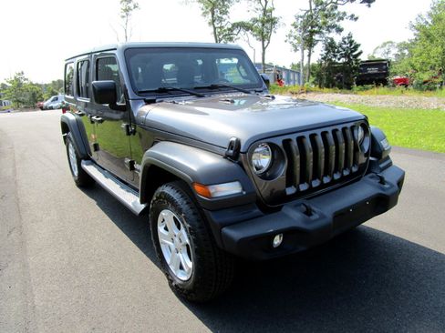 Used 2018 Jeep Wrangler Unlimited Sport S image 4
