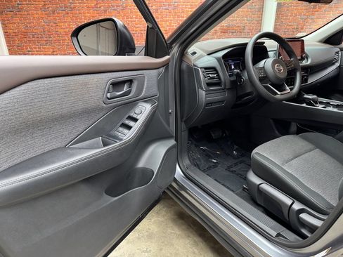 Used 2021 Nissan Rogue S AWD/4WD image 9