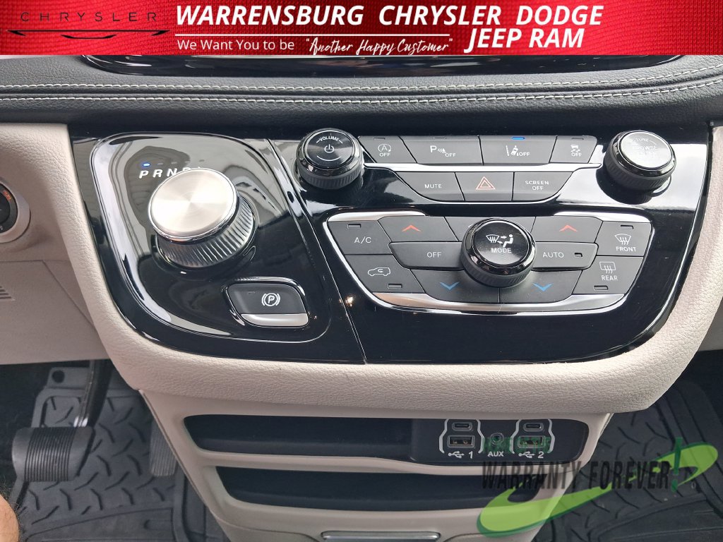Used 2023 Chrysler Pacifica Touring-L FWD image 25