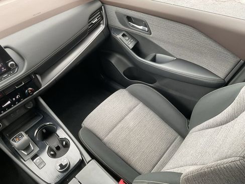 Used 2022 Nissan Rogue SV image 17