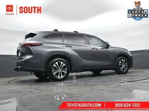 Used 2024 Toyota Highlander XLE AWD/4WD image 40