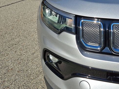 Certified 2022 Jeep Compass Limited image 10