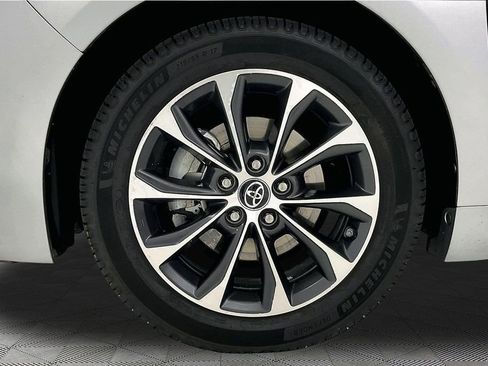 Used 2018 Toyota Avalon XLE image 25