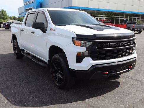 Used 2022 Chevrolet Silverado 1500 Custom Trail Boss w/ LPO, Dark Essentials Package AWD/4WD image 2